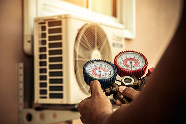 Professional Hvac technician working in Bothell, WA